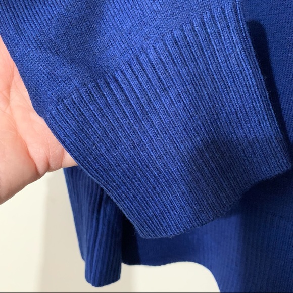 Banana Republic Extra Fine Merino V-neck Sweater - Picture 5 of 8